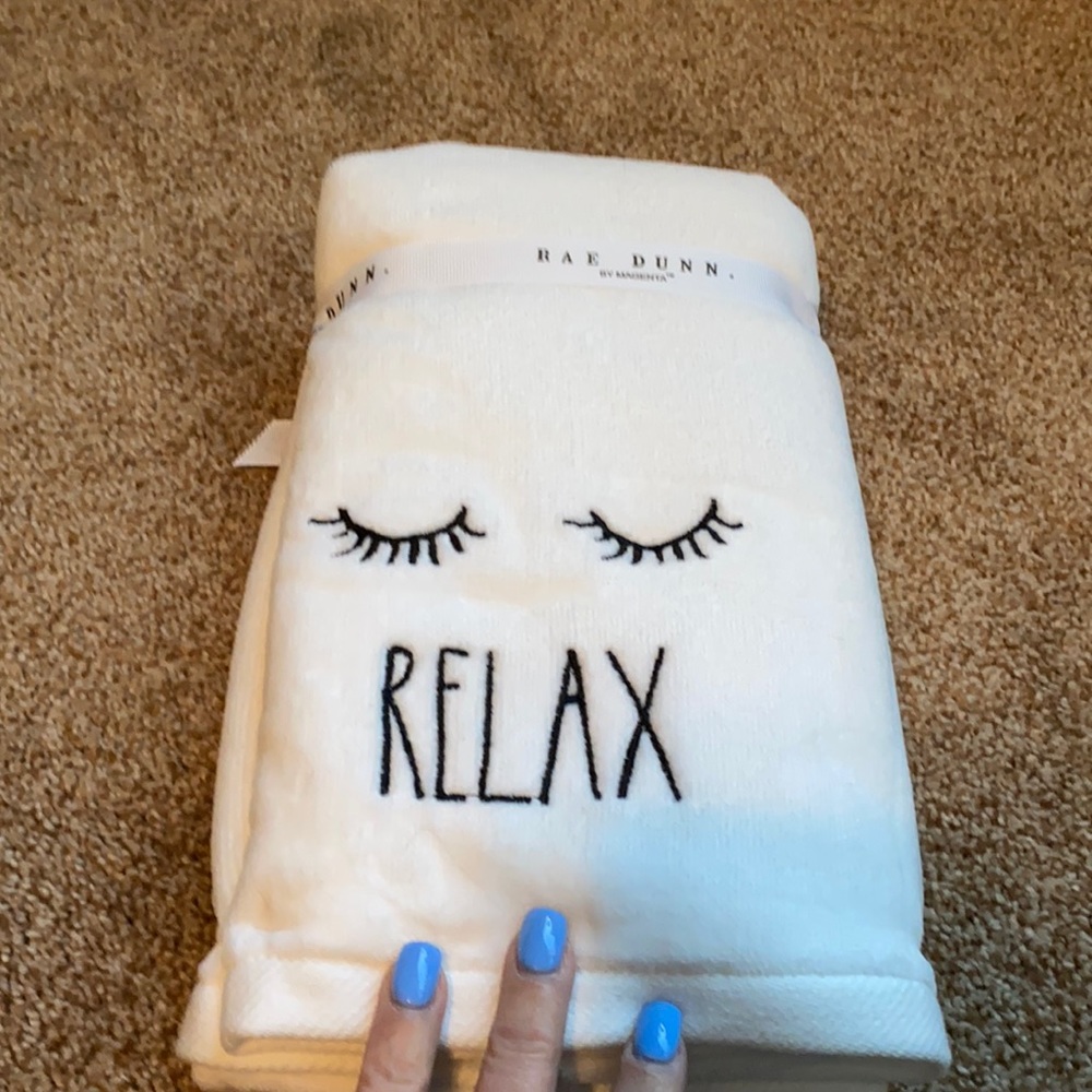 NWT Rae Dunn 2 piece relax hand towel set